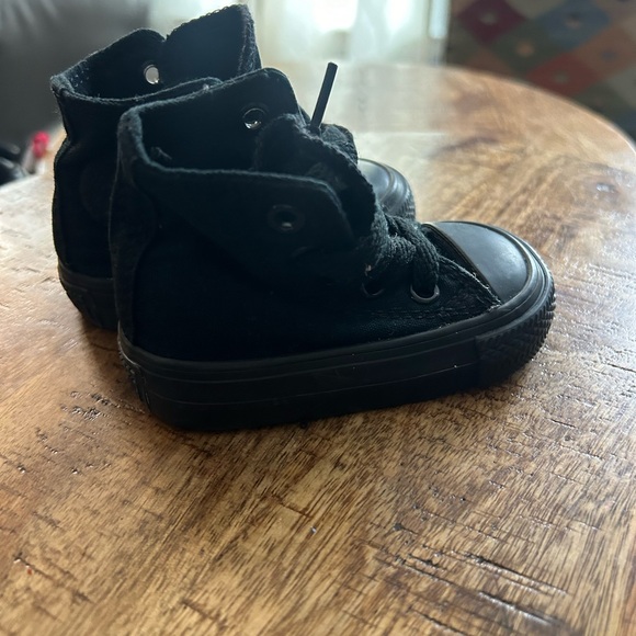 Stylish Black Kids High-Top Sneakers - Picture 4 of 4